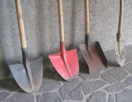 Tipi diversi di badili