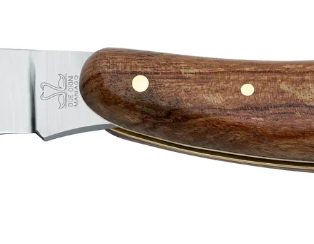 Una moderna roncola con manico ergonomico