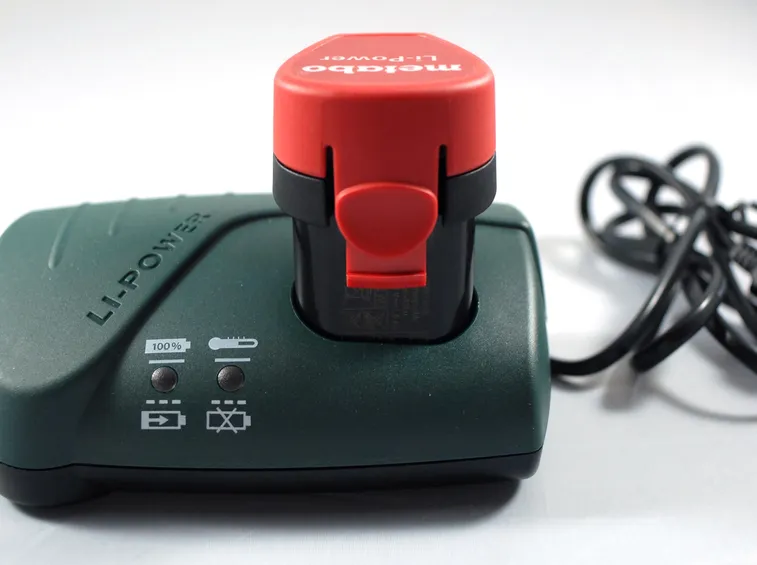 Batteria di un avvitatore in carica