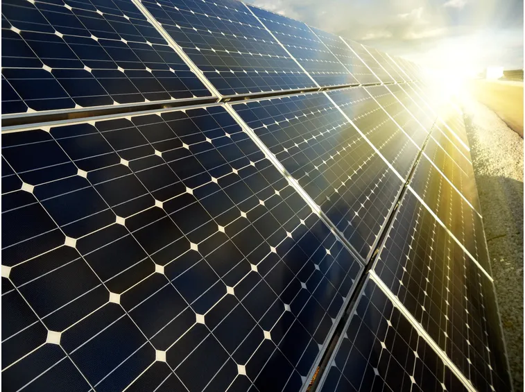Pannelli solari fotovoltaici sul tetto