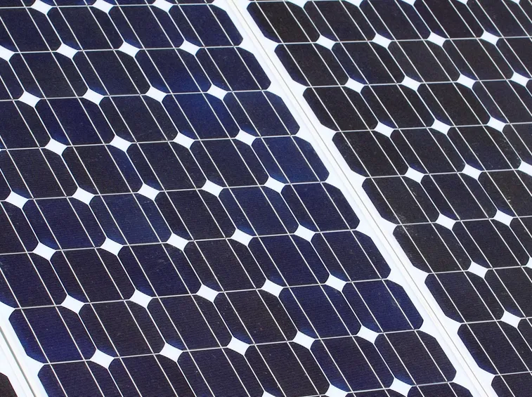 Dettaglio pannelli fotovoltaici in silicio monocristallino