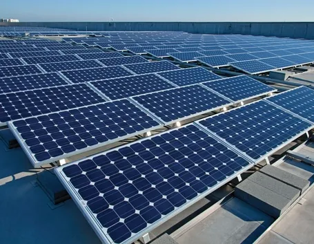 tetto con pannelli fotovoltaici