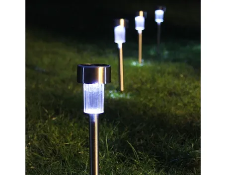 Faretti fotovoltaici da terra