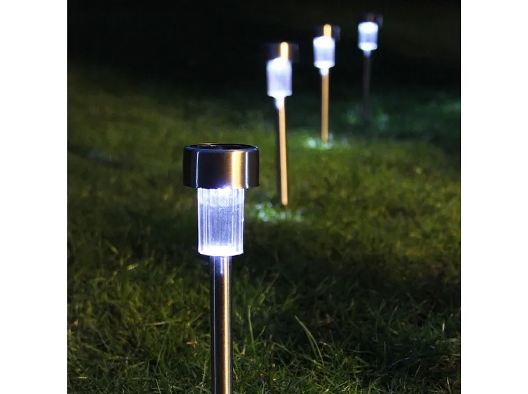 Faretti fotovoltaici da terra