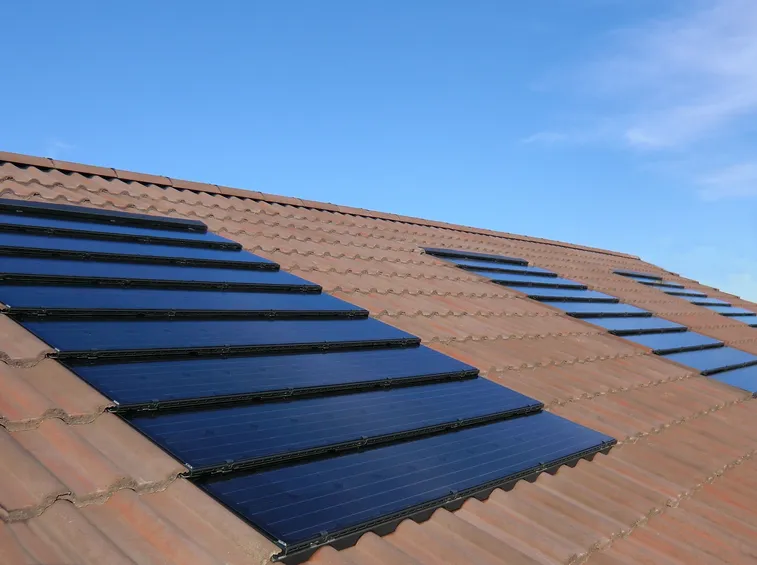Impianti fotovoltaici integrati nella struttura
