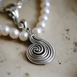collana in stile francese
