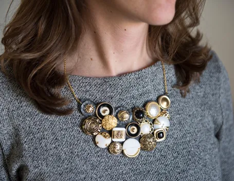 Collana con bottoni vintage