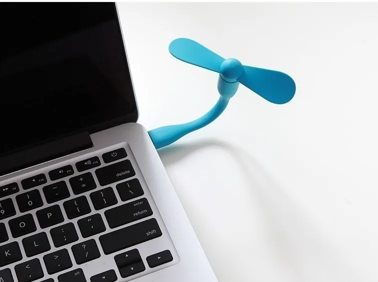 Un ventilatore portatile collegato al pc