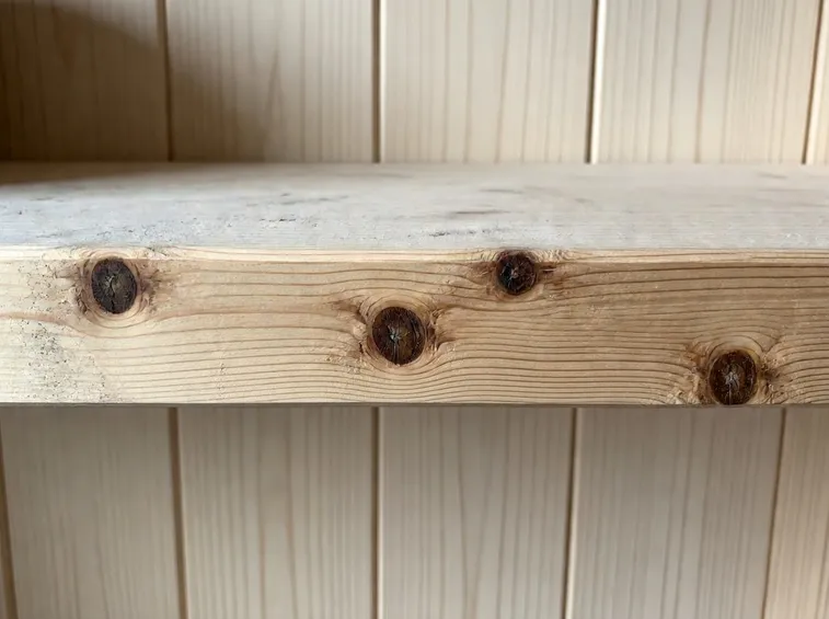 Sezione ripiano realizzato con legno d'abete