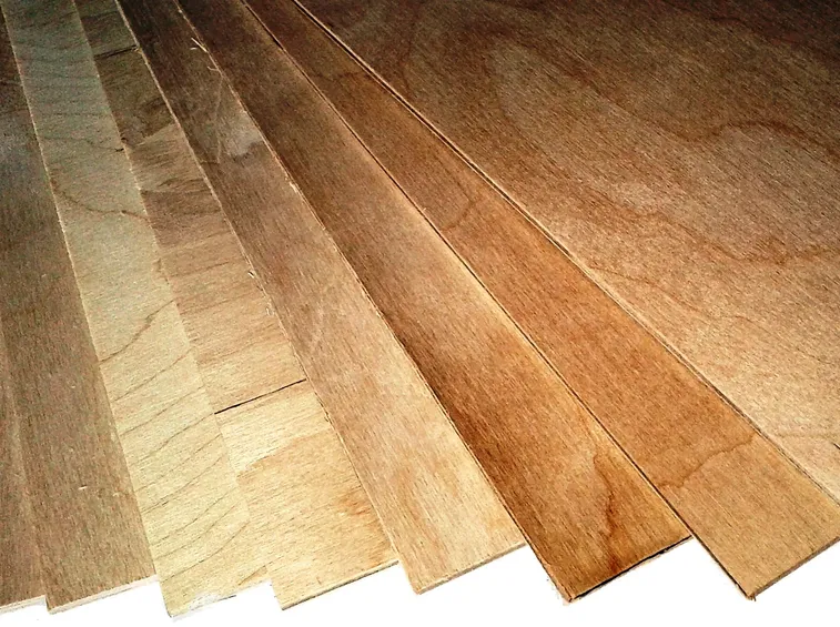 Legno compensato di diversi colori