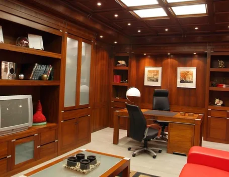 Ufficio arredato in legno pregiato