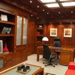 Ufficio arredato in legno pregiato