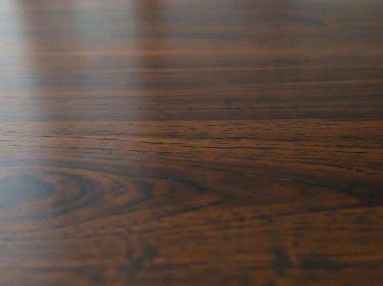 Colore scuro del teak