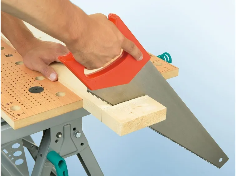 Sega per tagliare il legno