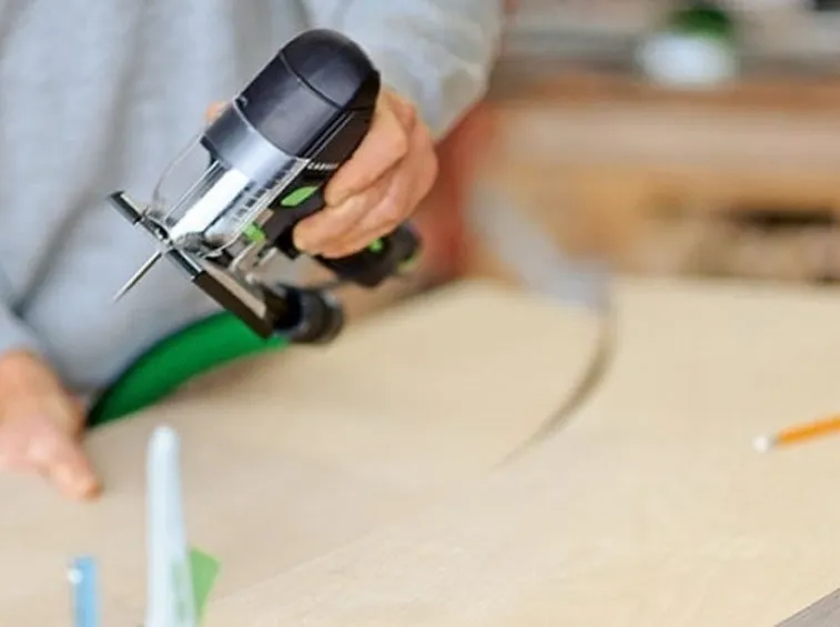 Tagliare il legno in curva