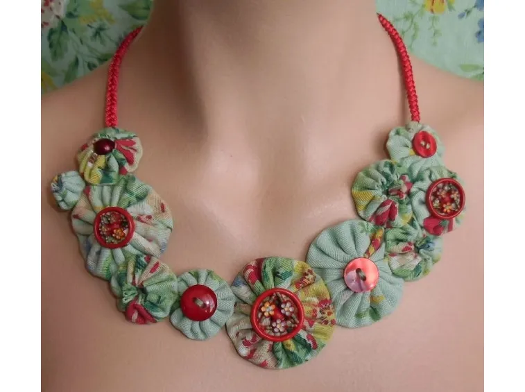 Collana roselline