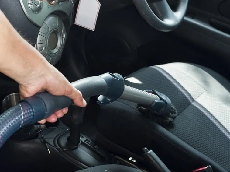 Pulizia interni dell'auto