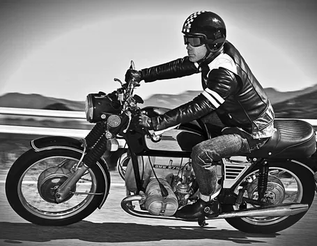 Motociclista moto d'epoca