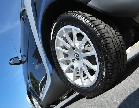 Pneumatico auto gonfio