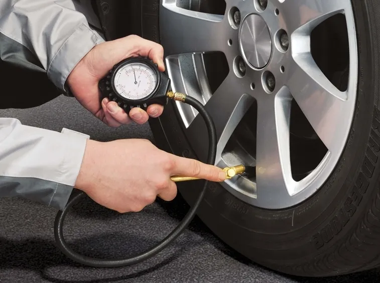 controllo pressione gomme