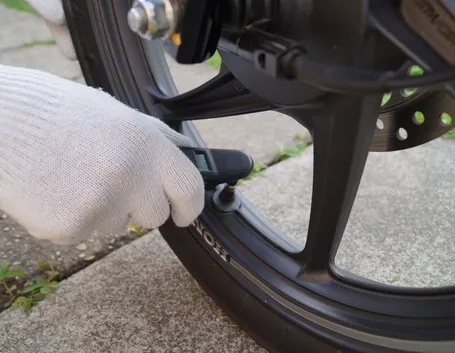 controllo gomme scooter