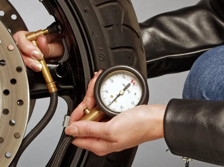 Controllo pressione gomme
