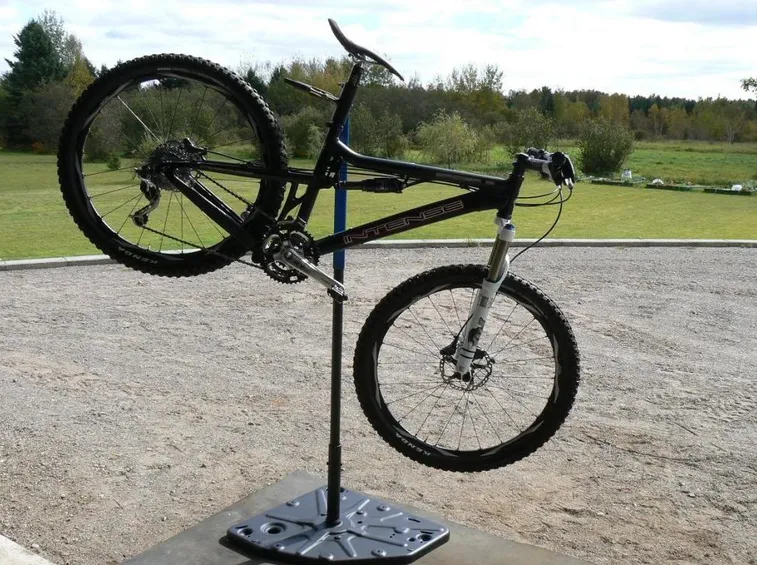 Cavalletto per manutenzione bicicletta