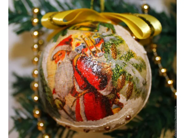 Pallina decorata con decoupage