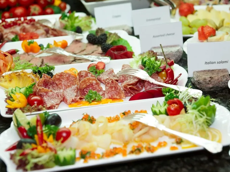 piatti per cena in piedi