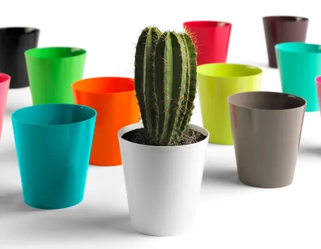 Vasi in plastica per arredare