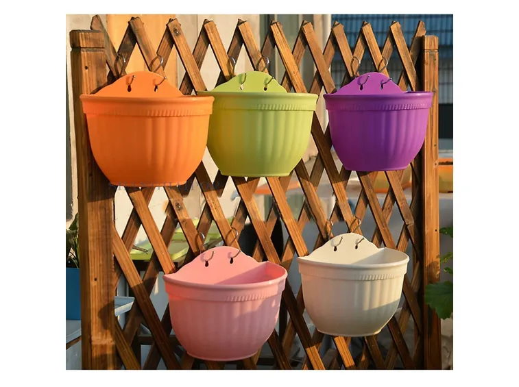 Vasi in plastica decorativi
