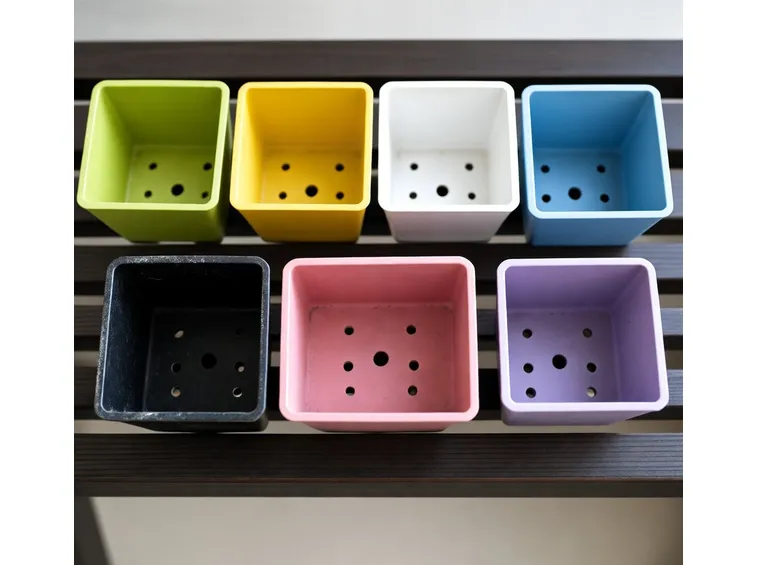 Vasi plastica colorati