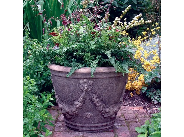 vaso da giardino in pietra
