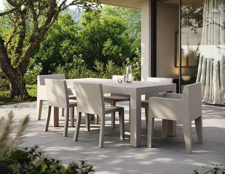 Quando ritirare l'arredo e come pulirlo prima del rimessaggio (foto Tavolo Vondom Jut Table & Chair)