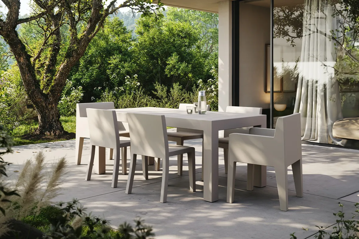 Quando ritirare l'arredo e come pulirlo prima del rimessaggio (foto Tavolo Vondom Jut Table & Chair)