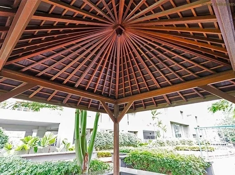 Tetto di un gazebo in legno