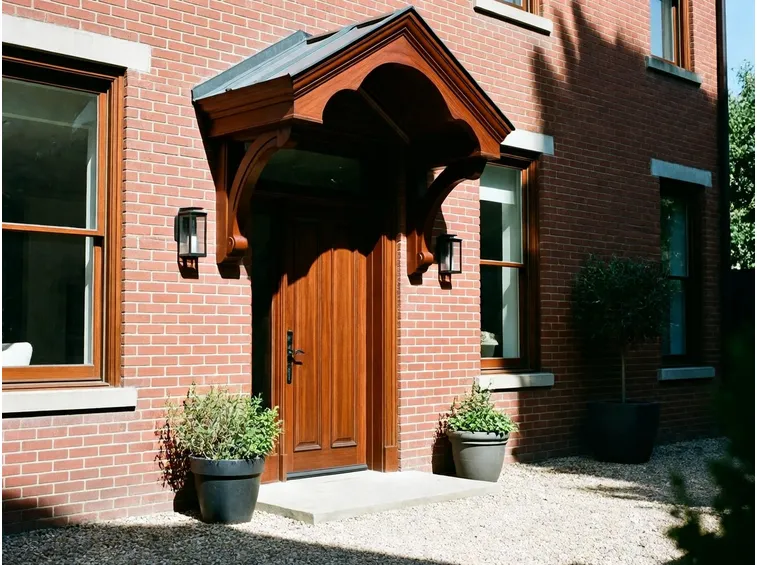 Copertura porta in legno