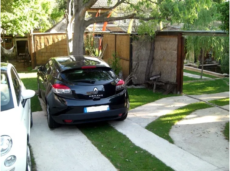 Posto auto in giardino