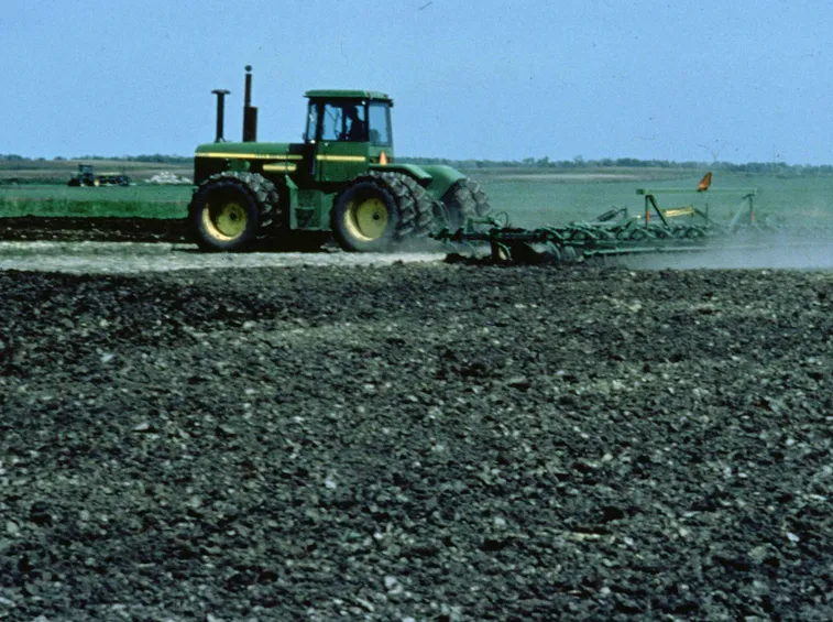 Lavorazione meccanica di un terreno argilloso