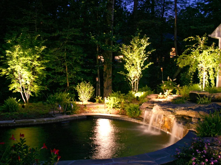 Giardino con illuminazione originale