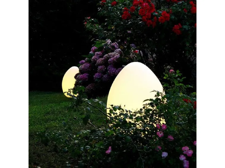 Particolare modello di lampade solari per giardino