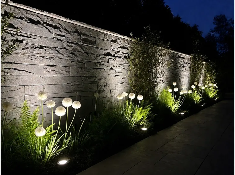 Illuminazione di un giardino con luci per esterno