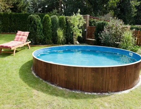 Piscina seminterrata