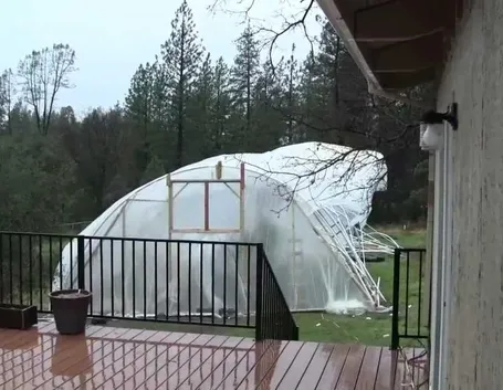 serra distrutta dal maltempo