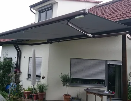 Una tenda da sole motorizzata
