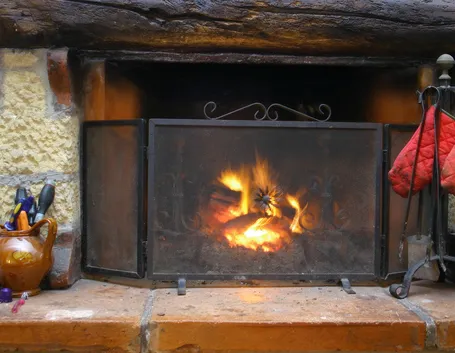 Classico caminetto domestico