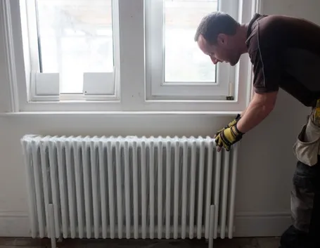 L'installazione di un termosifone in un'abitazione