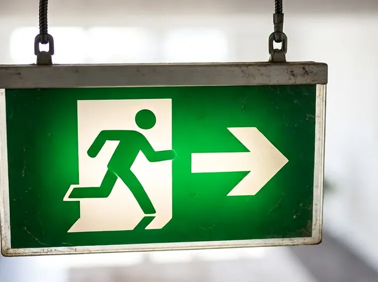 Illuminazione di emergenza con segnalatore