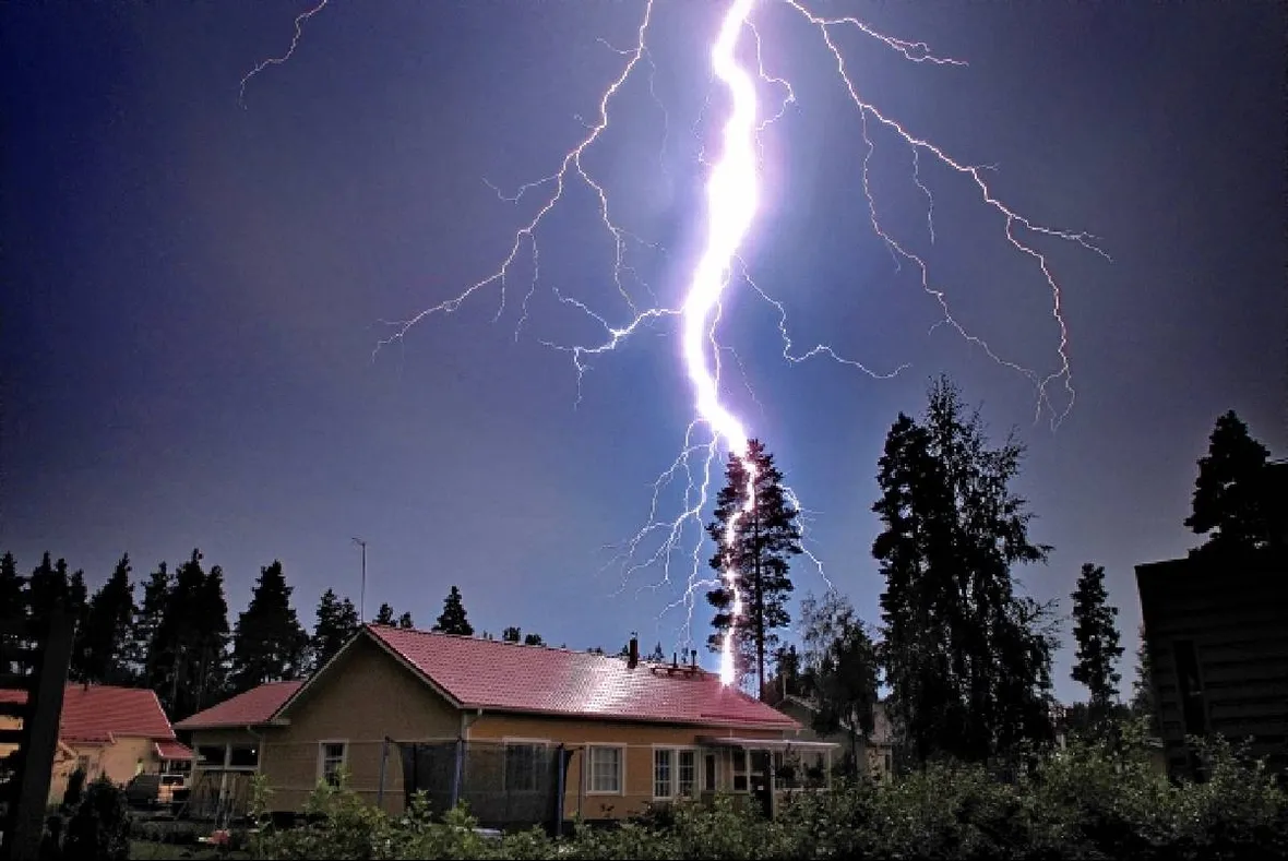 L'intensità dei fulmini può raggiungere i 100.000 Ampere