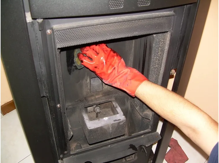 Manutenzione di una stufa in ghisa a legna